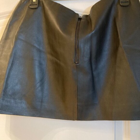 Alice + Olivia black leather mini skirt - Picture 3 of 3